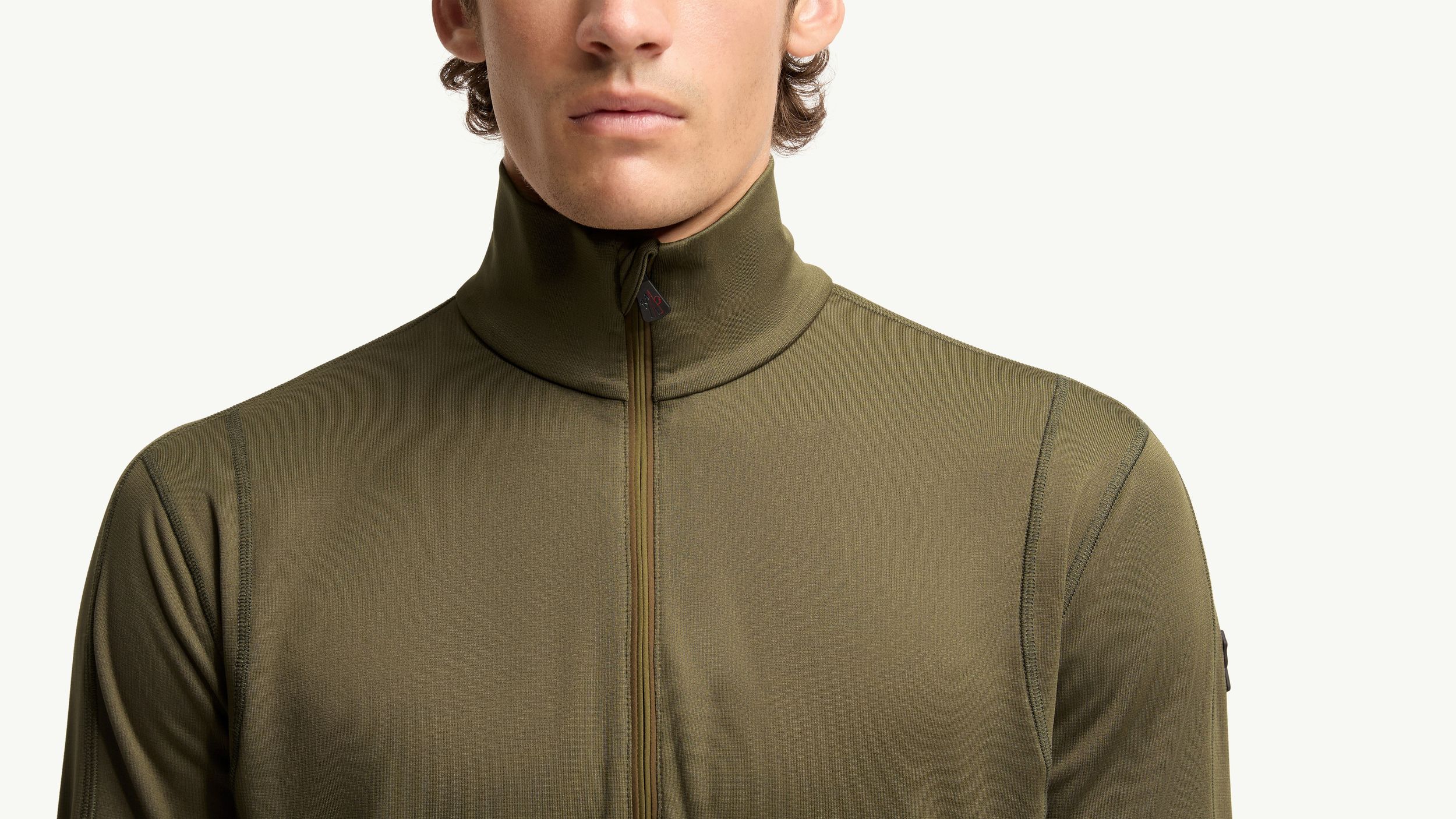 Slide 2 - product.feature.detailwaterrepellentzip.title