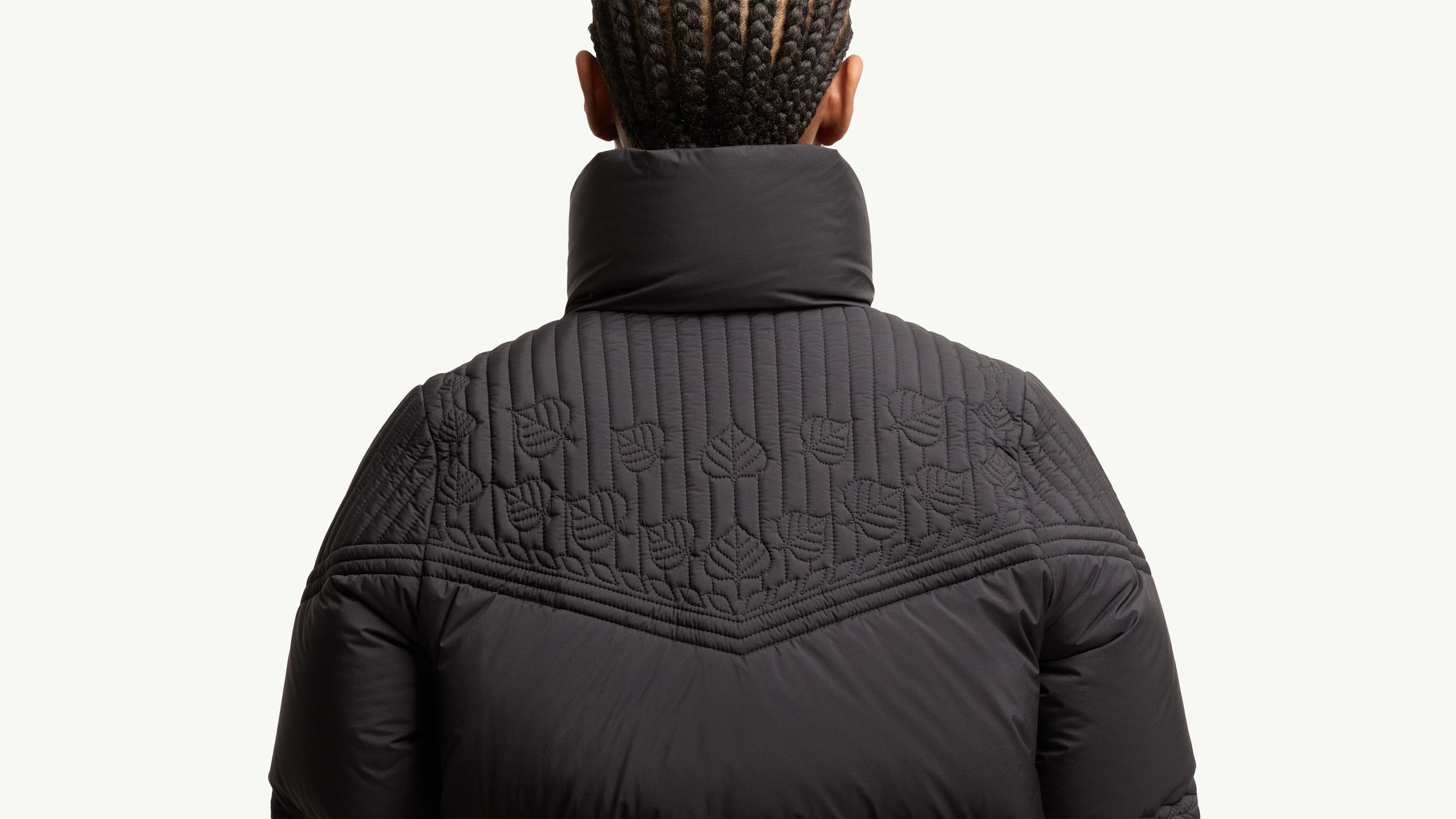 Slide 1 - 절제된 모티프