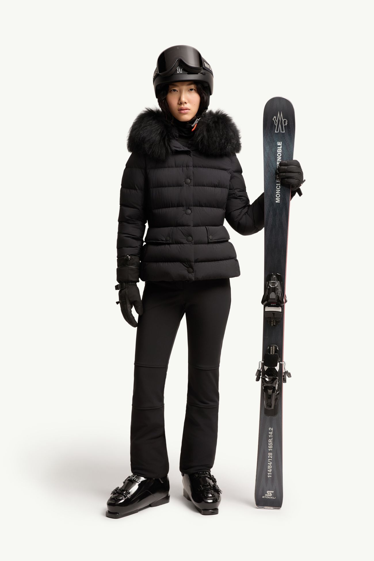 Plumífero de esquí con ribete de lana de oveja y capucha Armoniques Mujer Negro Moncler 0