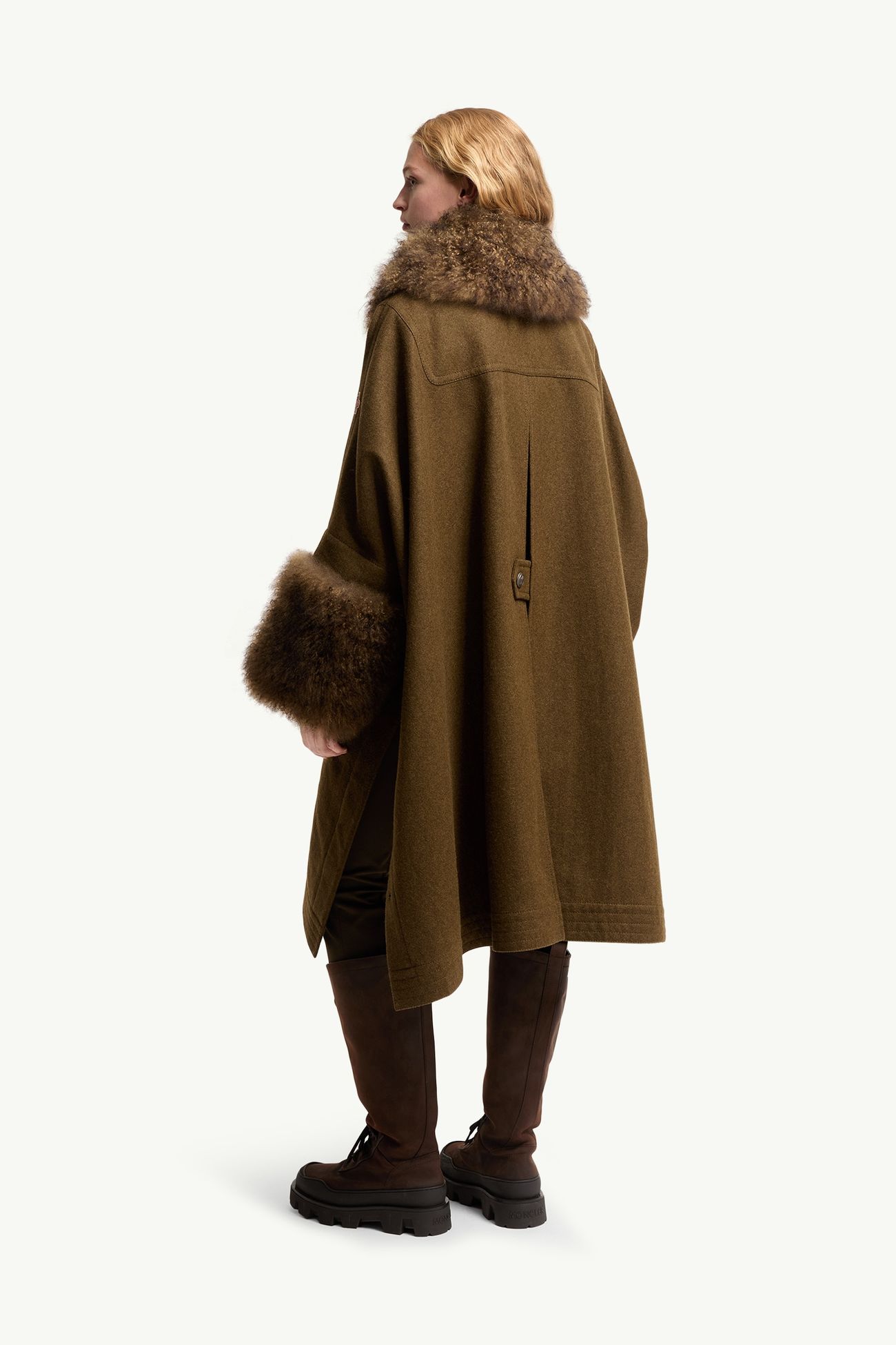 Mantella Loden Mantreau con Bordi in Shearling Donna Marrone Moncler 4