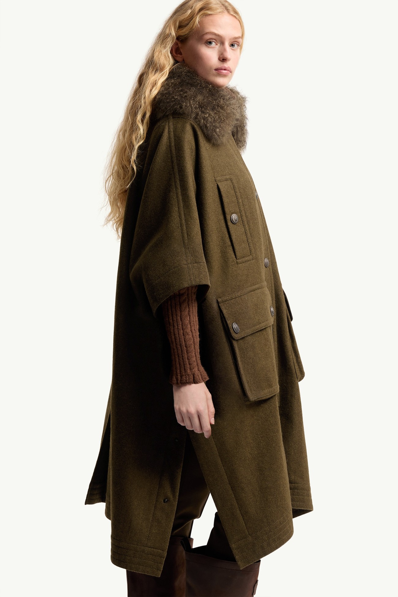 Mantella Loden Mantreau con Bordi in Shearling Donna Marrone Moncler 5