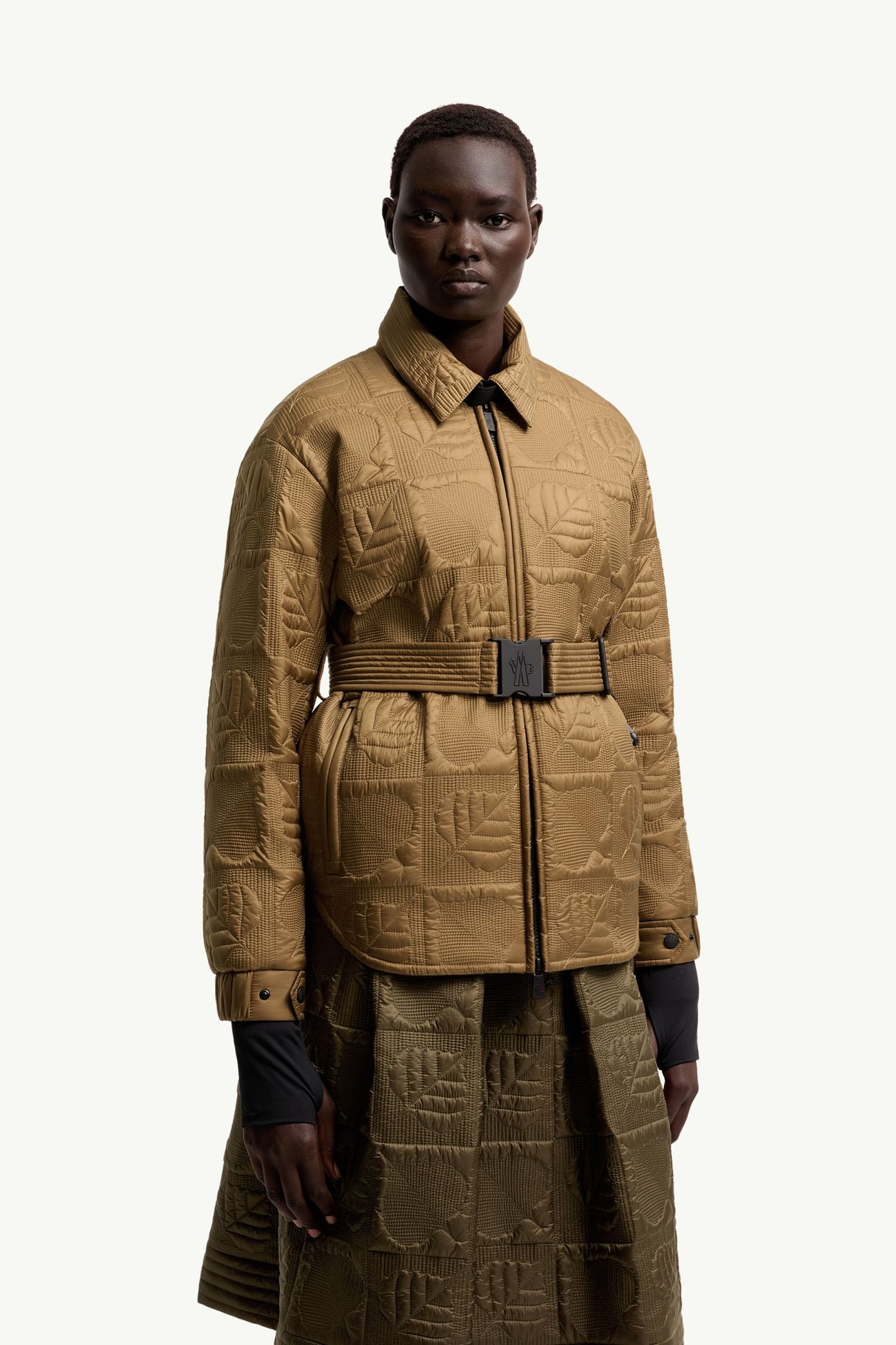 Crevoux Daunenhemdjacke mit Blatt-Steppmuster Damen Camel-Beige Moncler 3