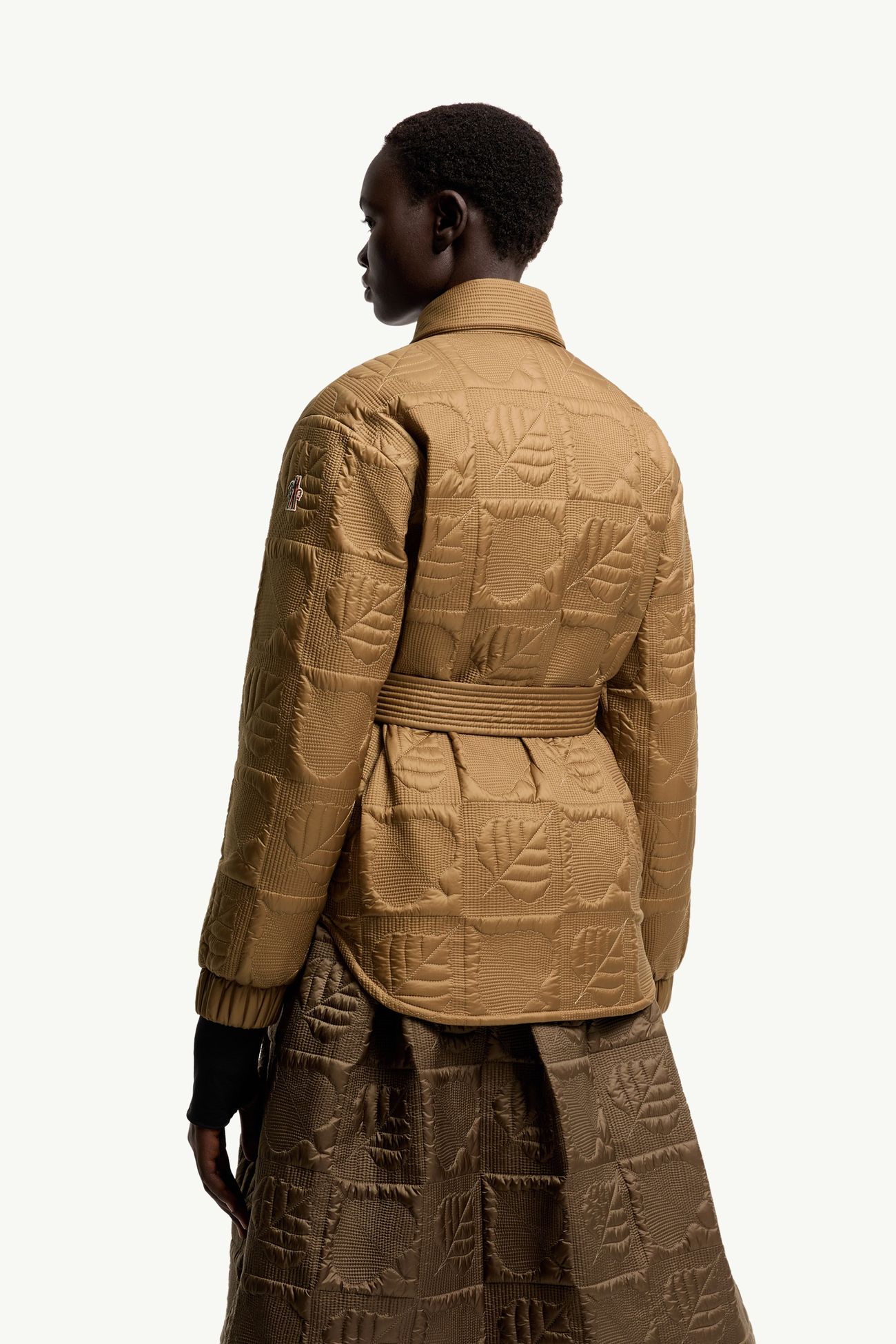 Crevoux Daunenhemdjacke mit Blatt-Steppmuster Damen Camel-Beige Moncler 4