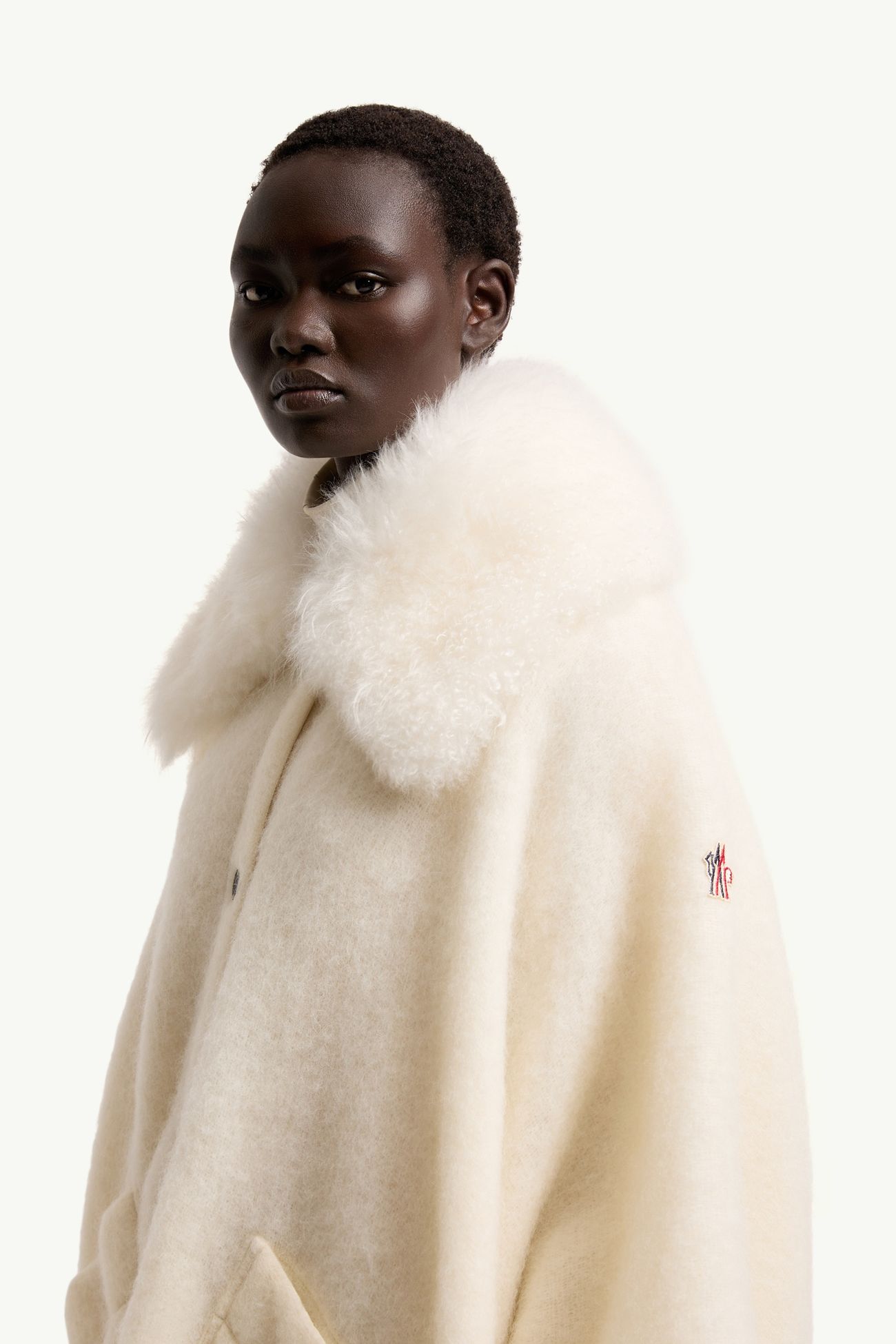 Cape aus einer Mohair-, Alpaka- und Wollmischung mit Lammfellkragen Damen Weiß-Elfenbein Moncler 1
