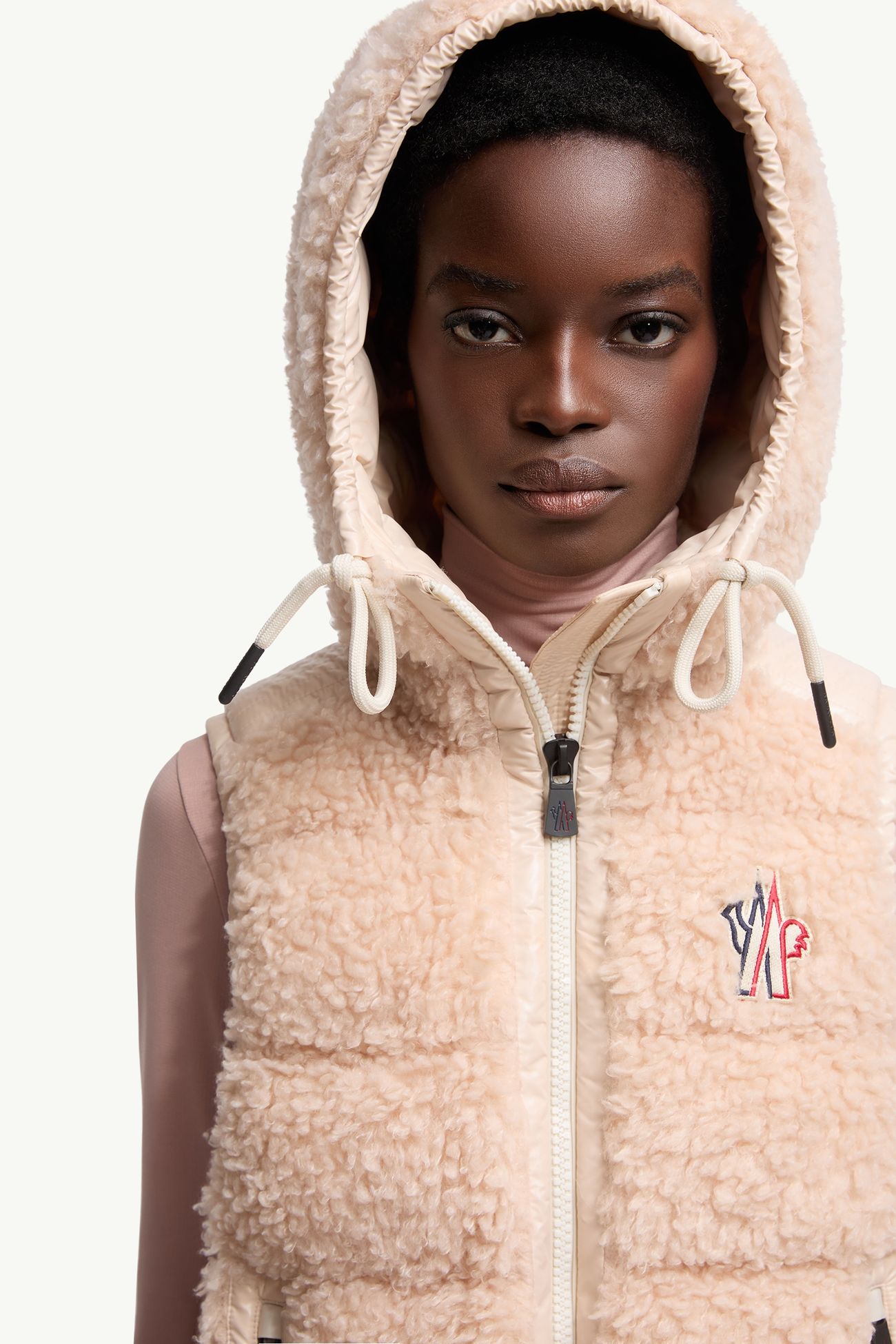 Chaleco aislante con capucha efecto peluche Mujer Rosado Moncler 6