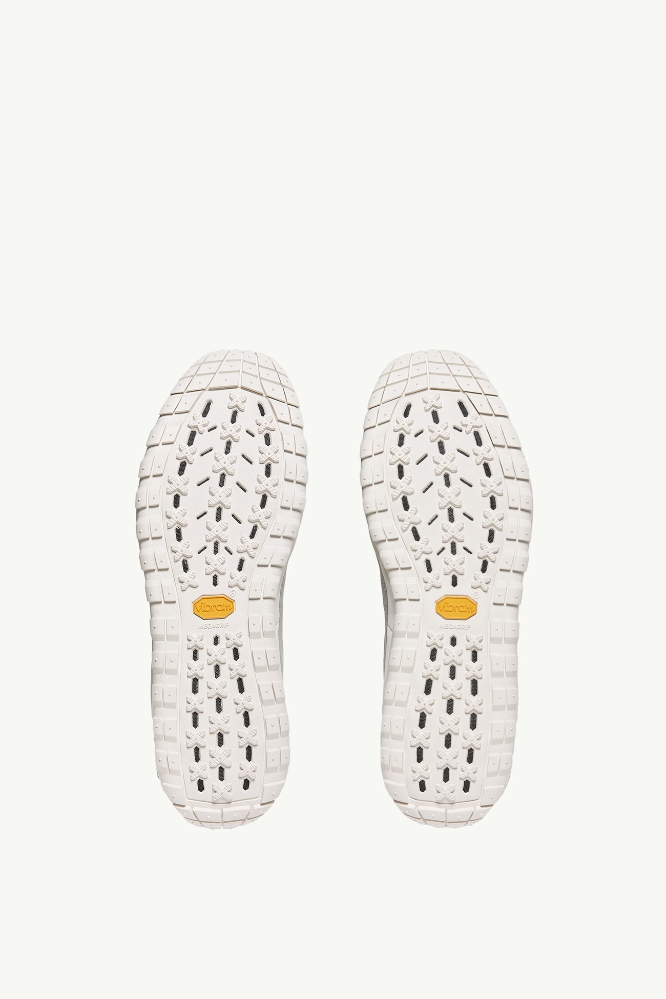 Trailgrip LP Suede & Nubuck Sneaker Men White & Gray Moncler 6