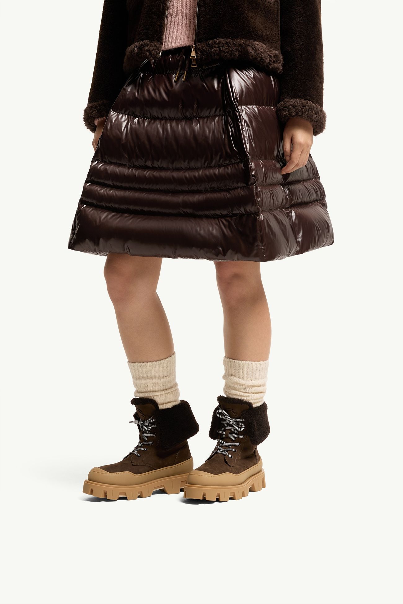 Peak Snowcap女士牛剖层革和羊毛皮靴子 女士 棕色 Moncler 1