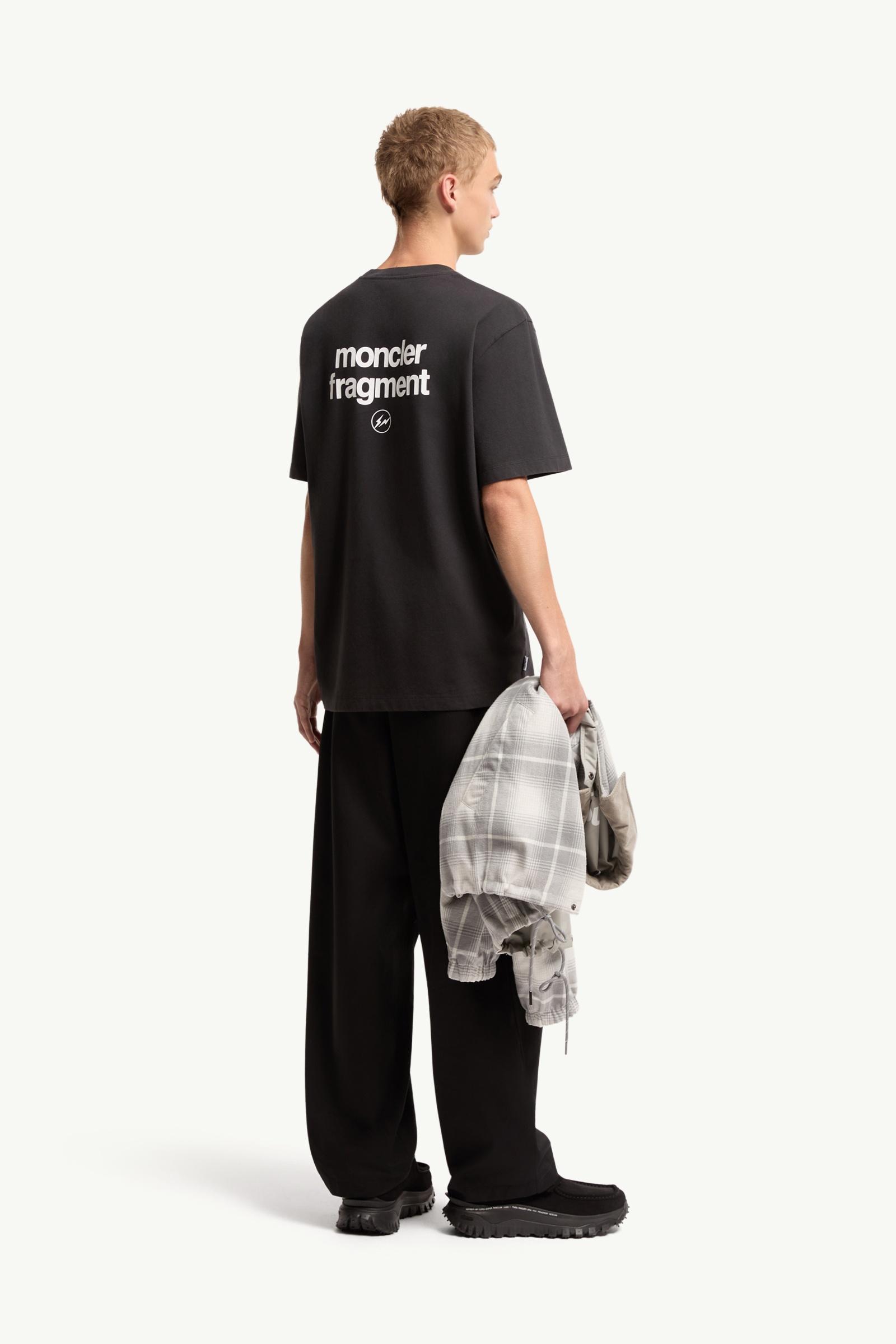 あるとMONCLER Tシャツ ブラック Black Moncler x Fragment Logo Cotton T-Shirt - Moncler x FRGMT for