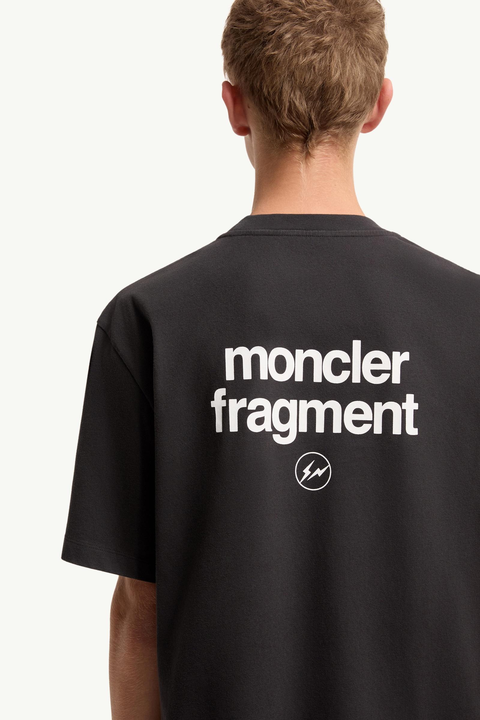 ブラック Moncler x Fragment Tシャツ : Moncler x FRGMT 向けの