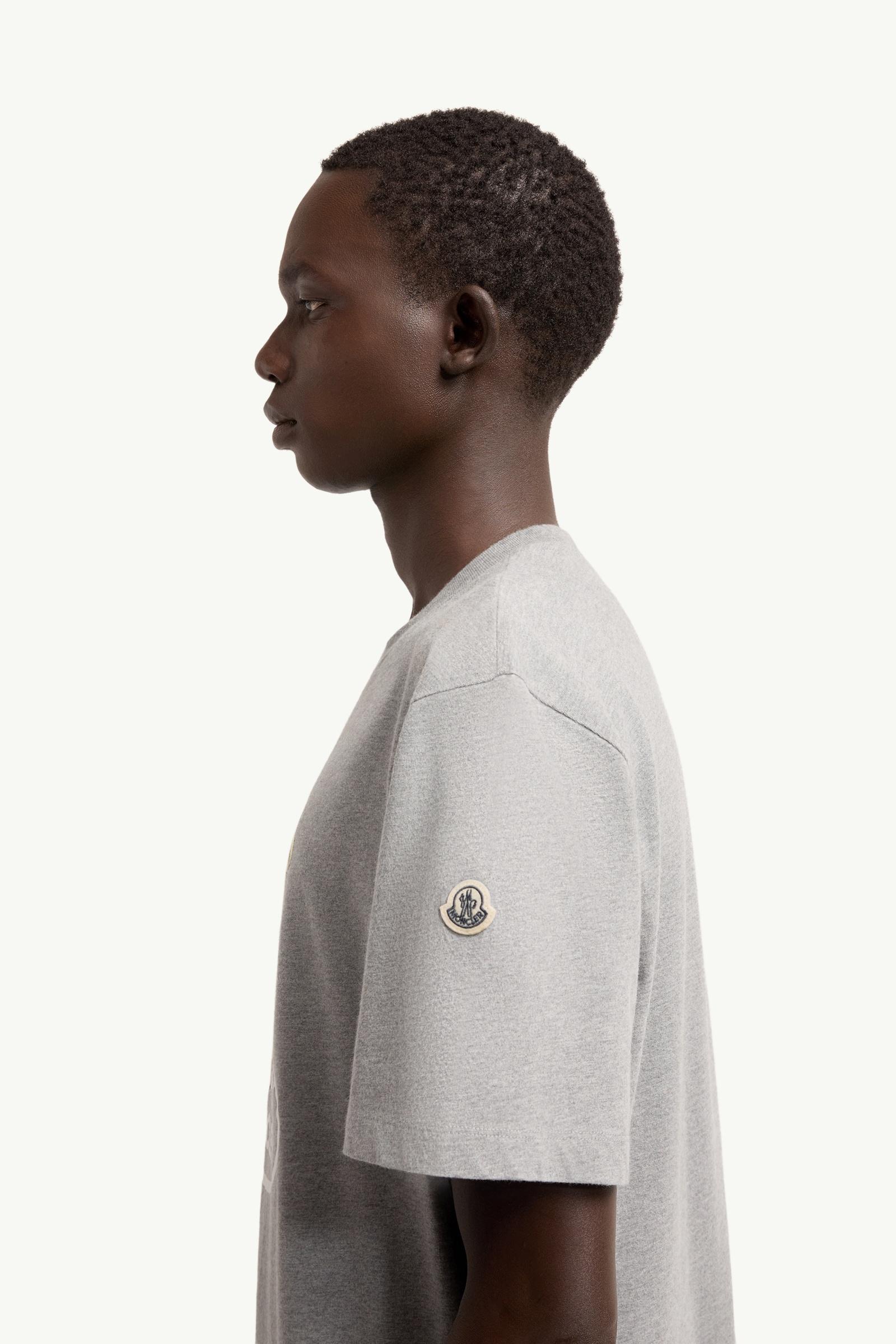 Moncler★モンクレール TシャツサイズS★グレー グレー Moncler x Fragment Tシャツ : Moncler x FRGMT 向けの Special