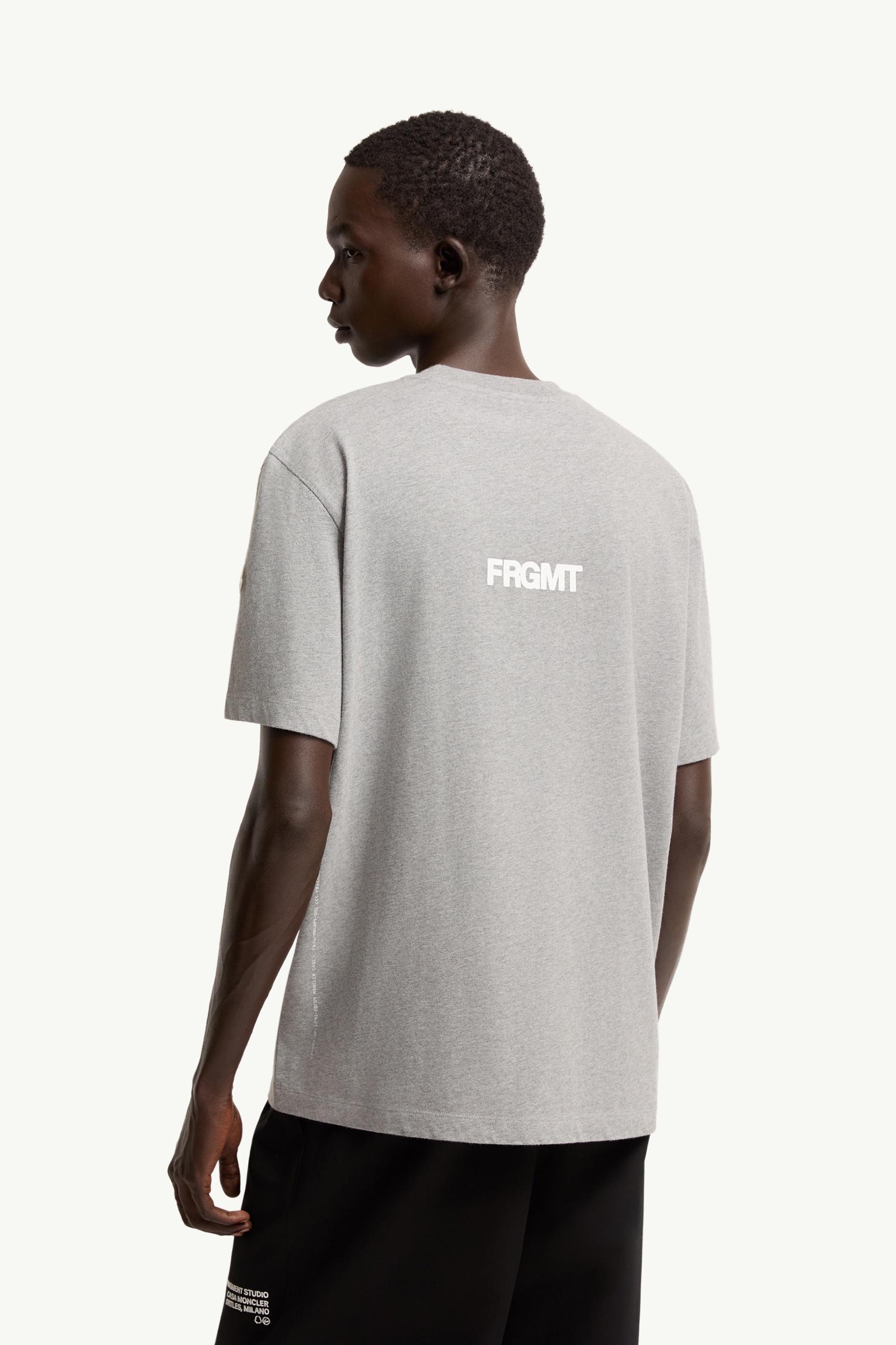 グレー Moncler x Fragment Tシャツ : Moncler x FRGMT 向けの Special