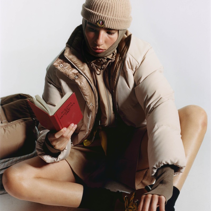 Moncler Re/Icons. Beige hooded jacket and beanie.
