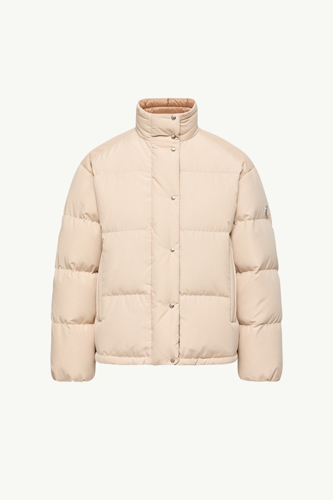 Moncler Re/Icons 2026, doudoune courte Verone pour femme beige à col montant et pressions.