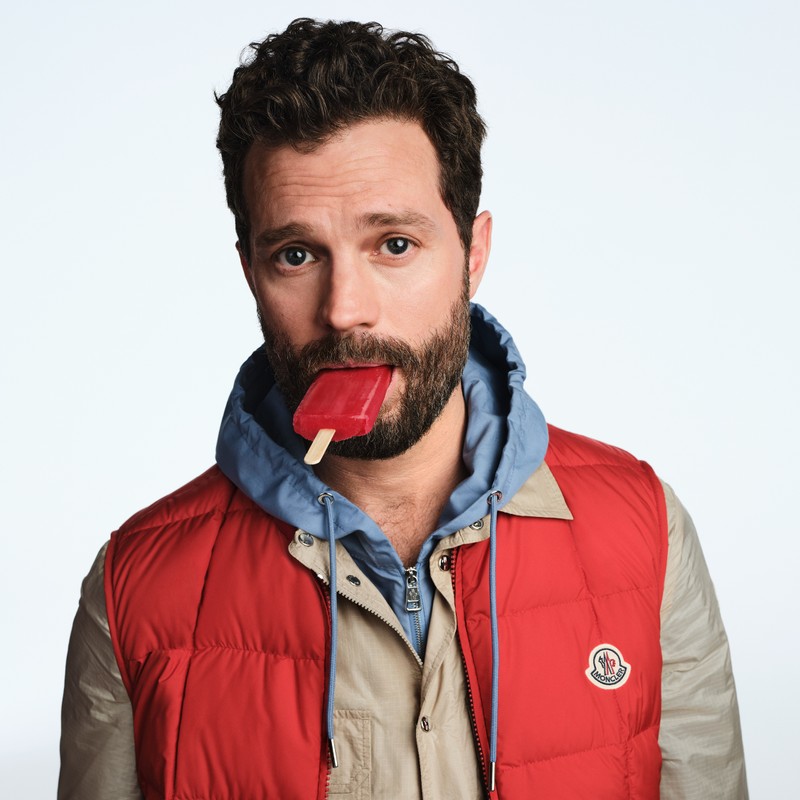 Moncler 攜手 Jamie Dornan 呈現全新夏季廣告大片