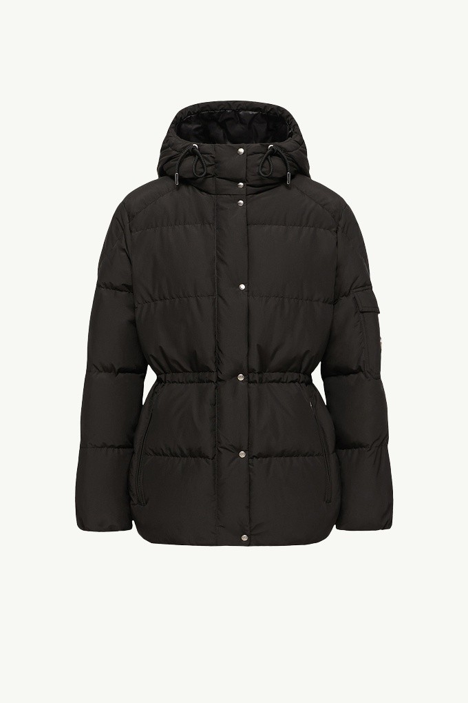 Moncler Re/Icons 2026, piumino Himalaya da donna nero con cappuccio, bottoni a pressione e coulisse in vita.