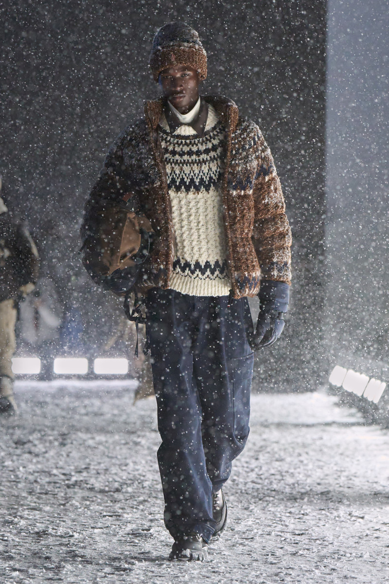 Moncler Grenoble Sfilata Autunno/Inverno 2025 Con Abbigliamento Tecnico Invernale