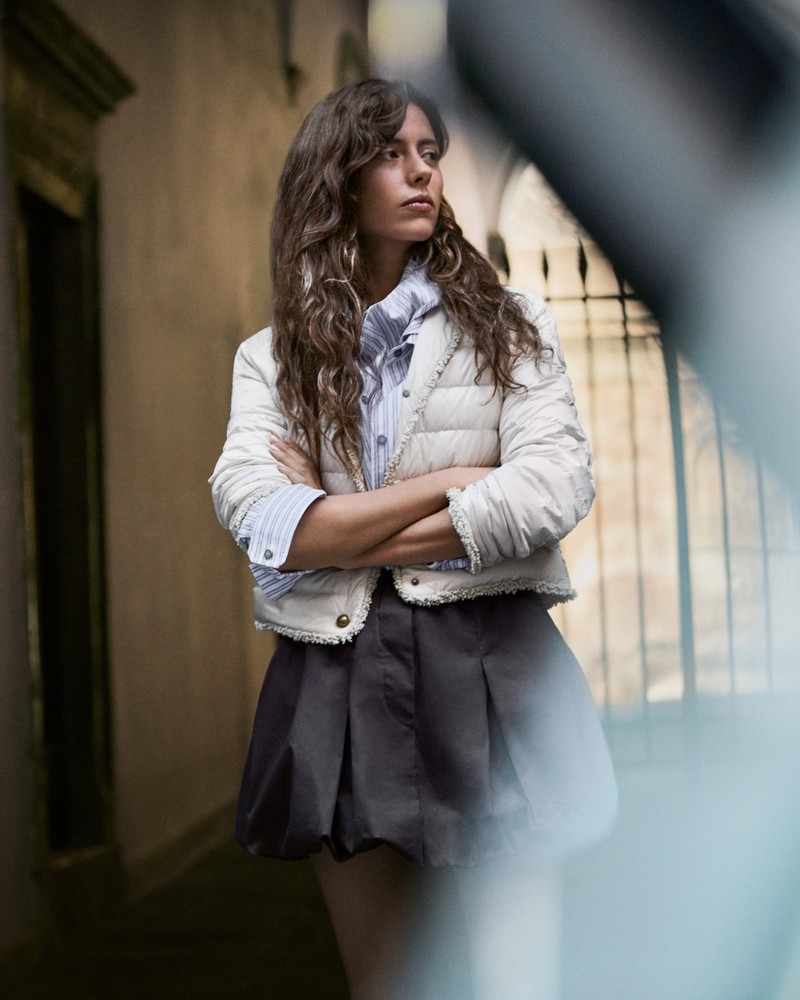 몽클레르 여성용 라이트 베이지 부클레 트리밍 플뢰르 숏 다운 재킷