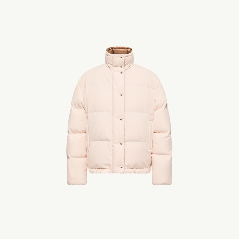 Moncler Re/Icons 2026, 스탠드 칼라와 스냅 버튼을 갖춘 페일 핑크 Verone 여성 쇼트 다운 재킷.