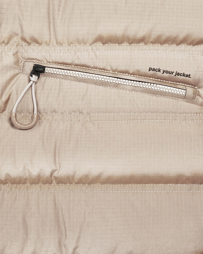 Moncler Technische Eigenschaften: Packbares Material