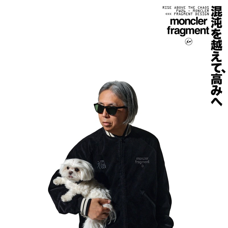 Moncler x Fragment、ストライプディテールのブラックジャケットとブラックサングラスを着用したHiroshi Fujiwara(4)。
