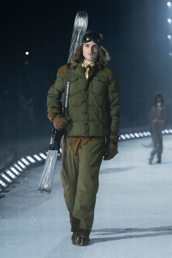 Anmeldeformular für Updates zu Moncler Grenoble HW 2026.