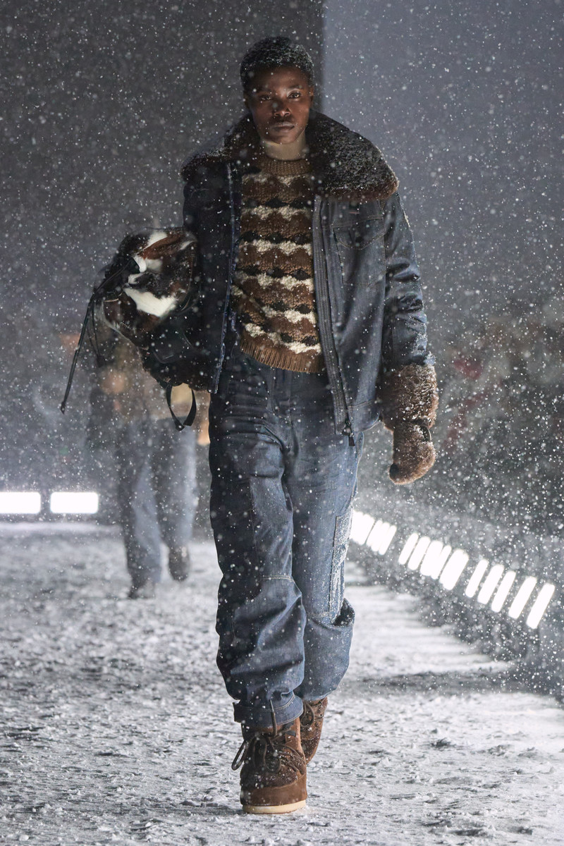 Moncler Grenoble 秋冬 2025 时装秀 库尔舍韦尔机场