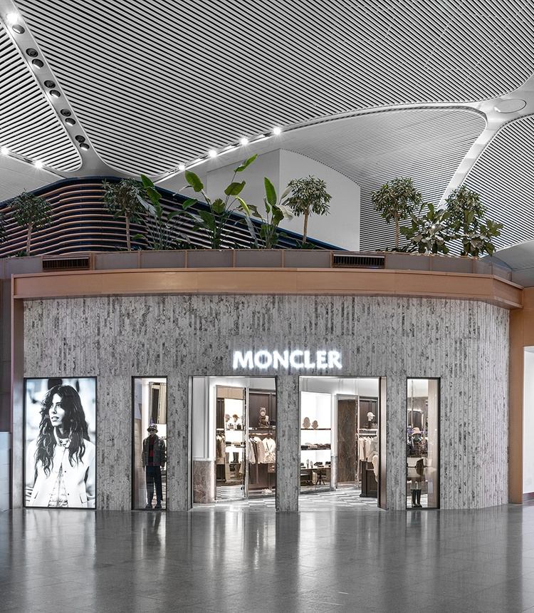 Moncler Istanbul Airport T Caddesi