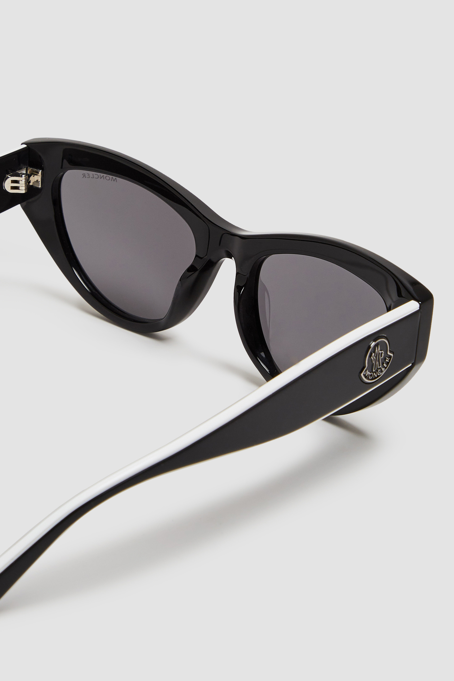 Black Modd Cat-Eye Sunglasses - Sunglasses for Women | Moncler US