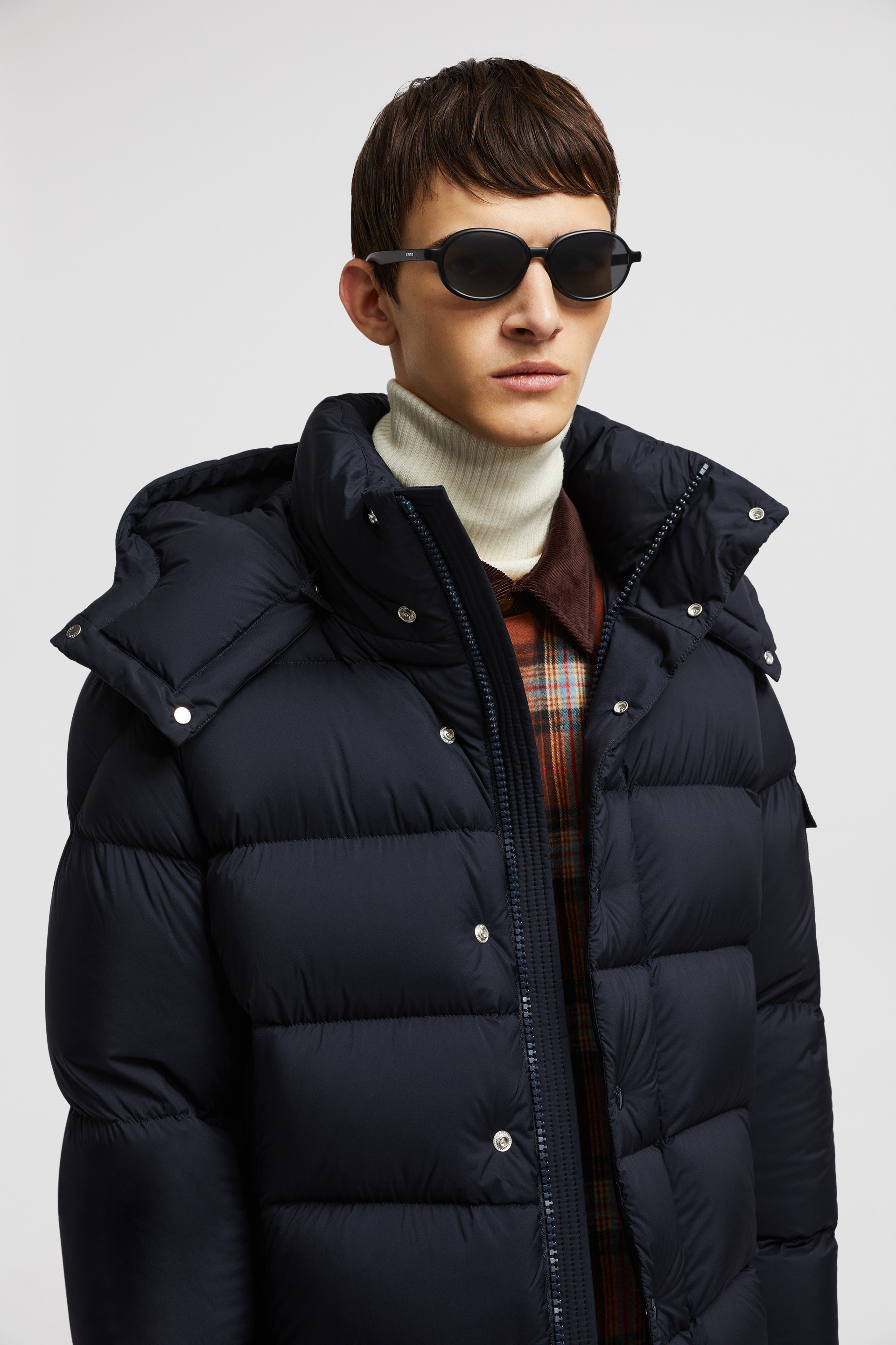 Moncler Oval sunglasses store