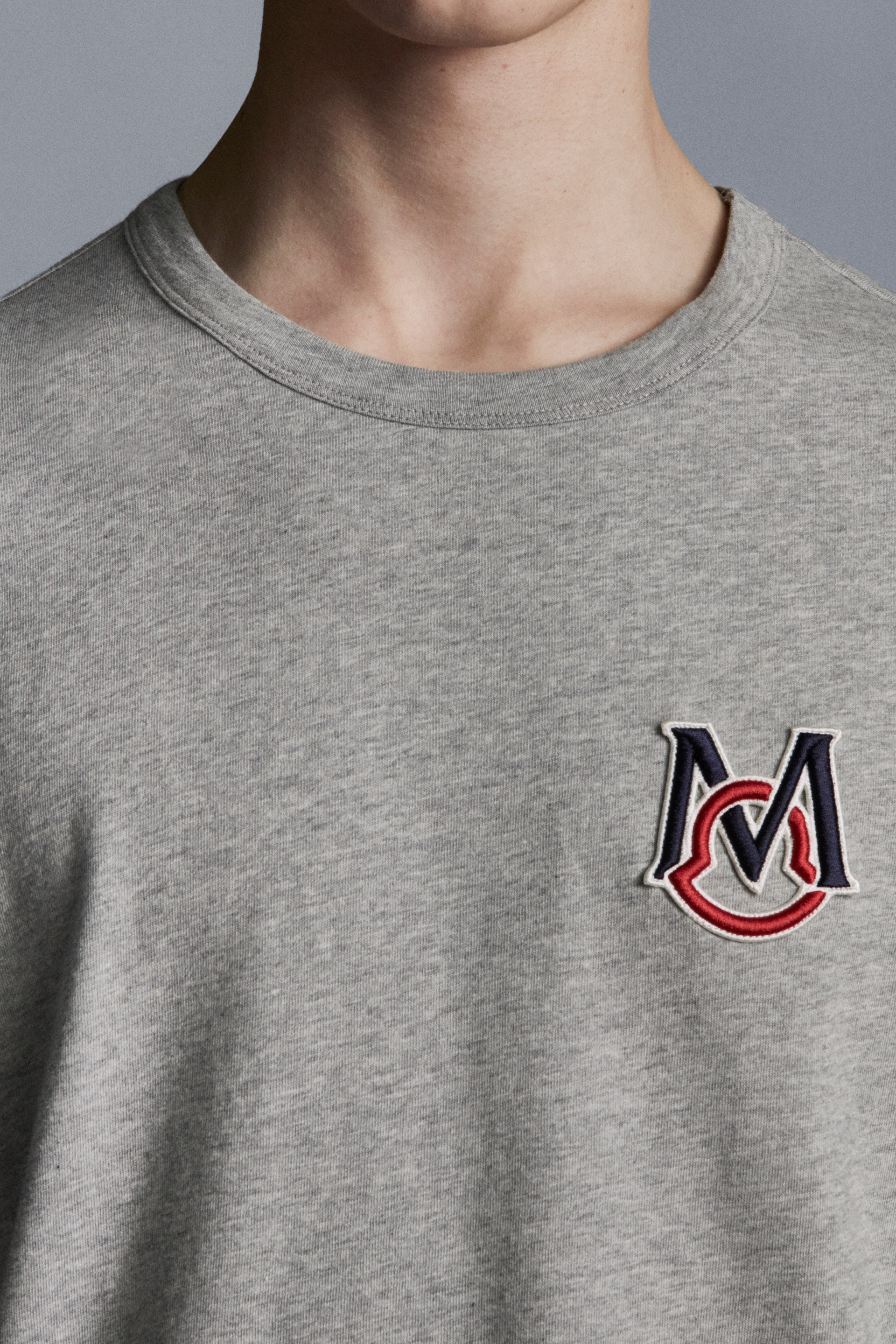 moncler embroidered logo t shirt