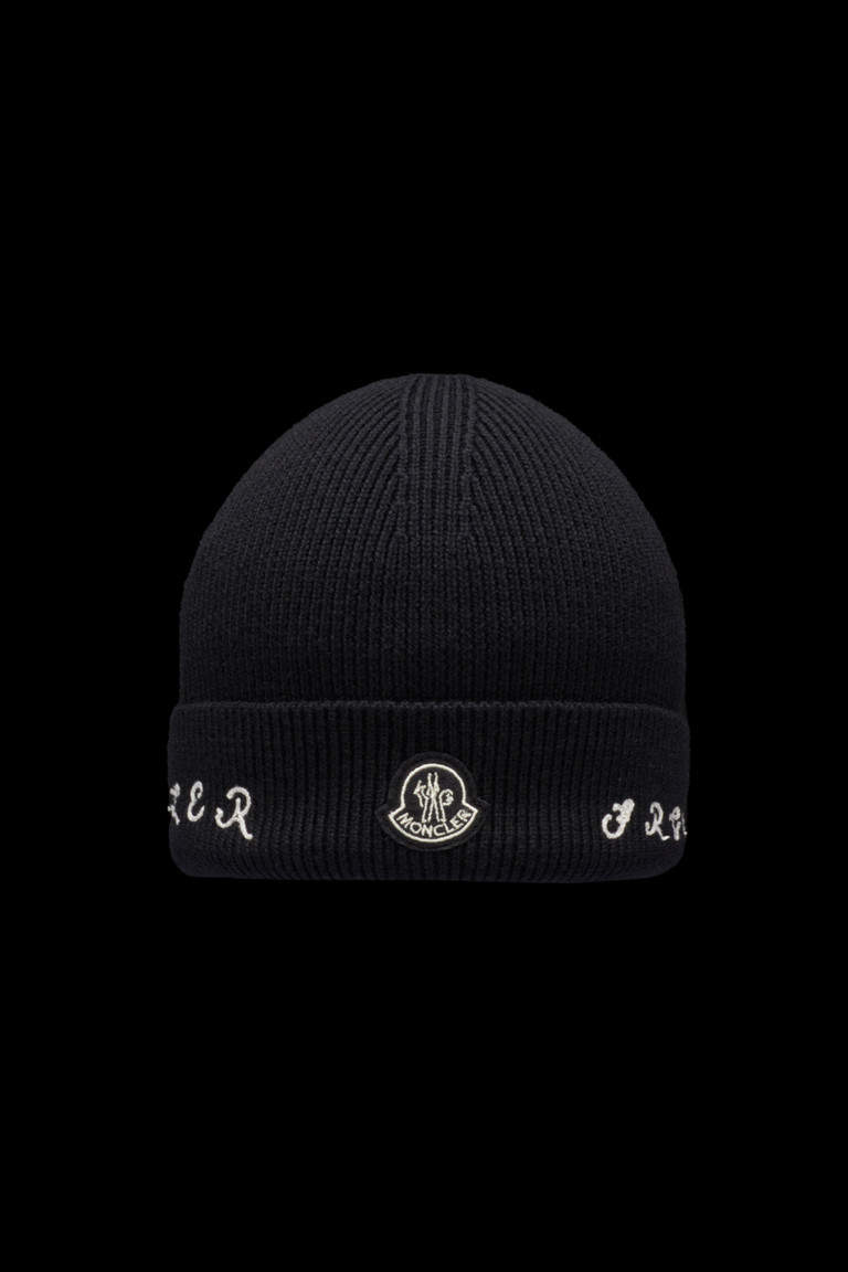 black moncler beanie