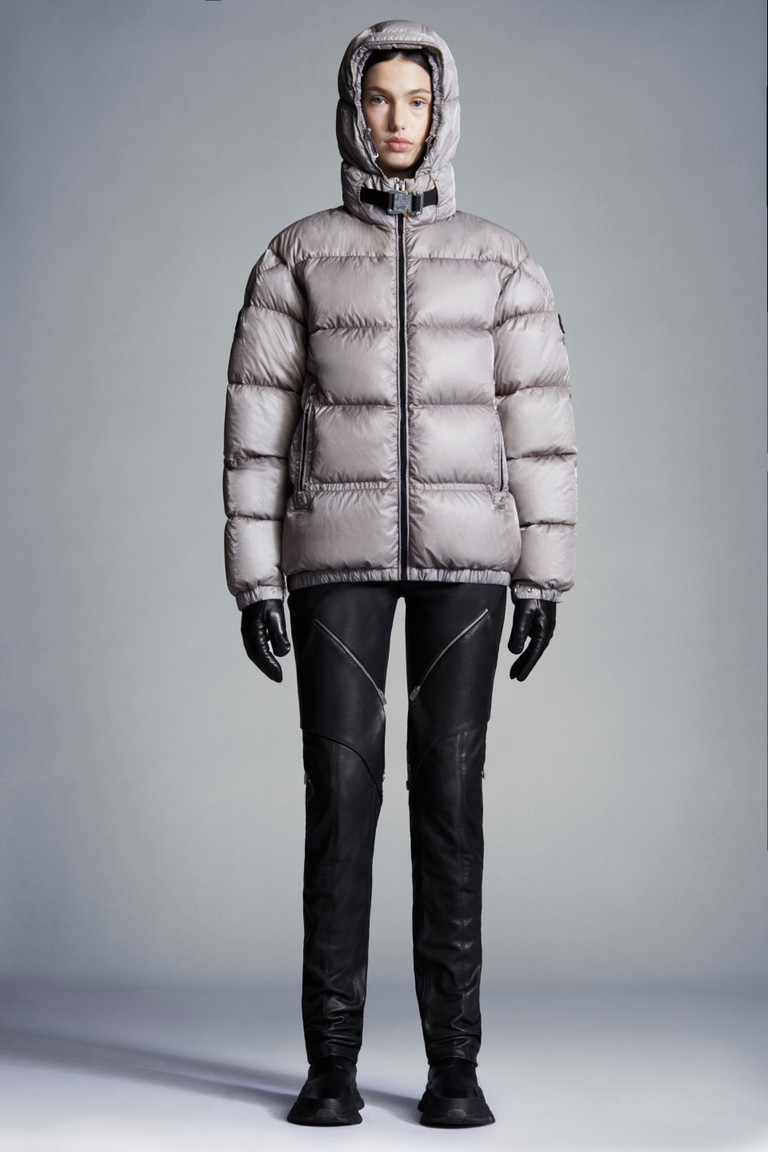 piumino grigio corto