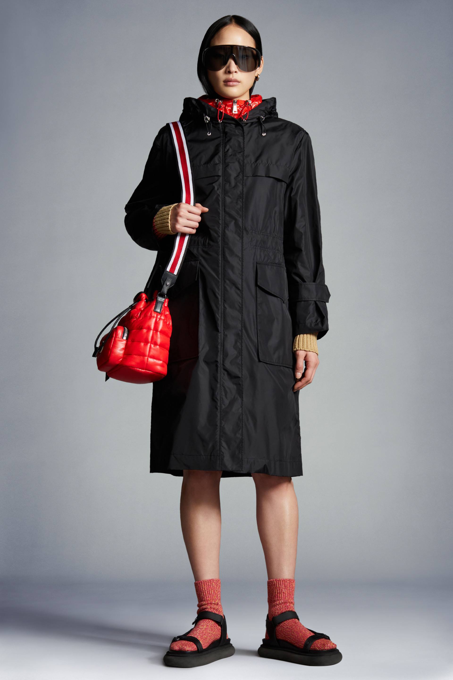 Black Hiengu Rain Coat - Windbreakers & Raincoats for Women | Moncler HR