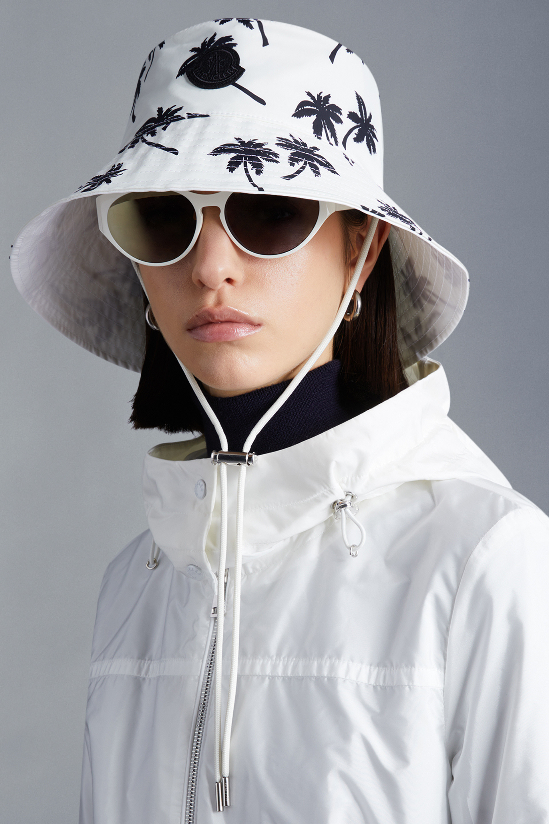 white moncler bucket hat