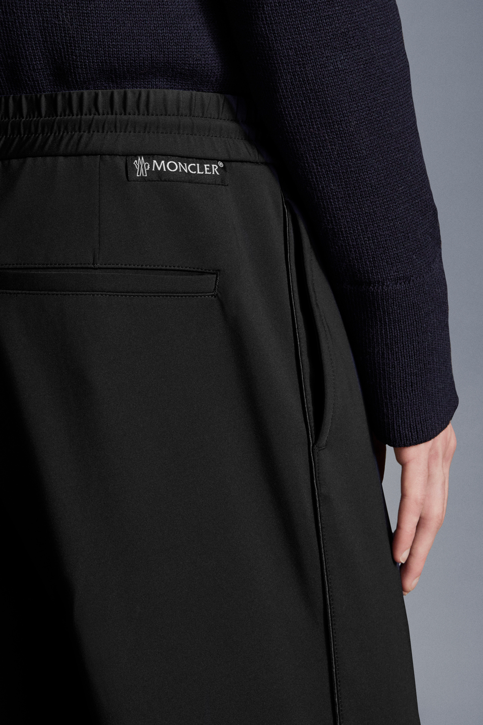 Trousers & Shorts for Men - Ready-To-Wear | Moncler SK