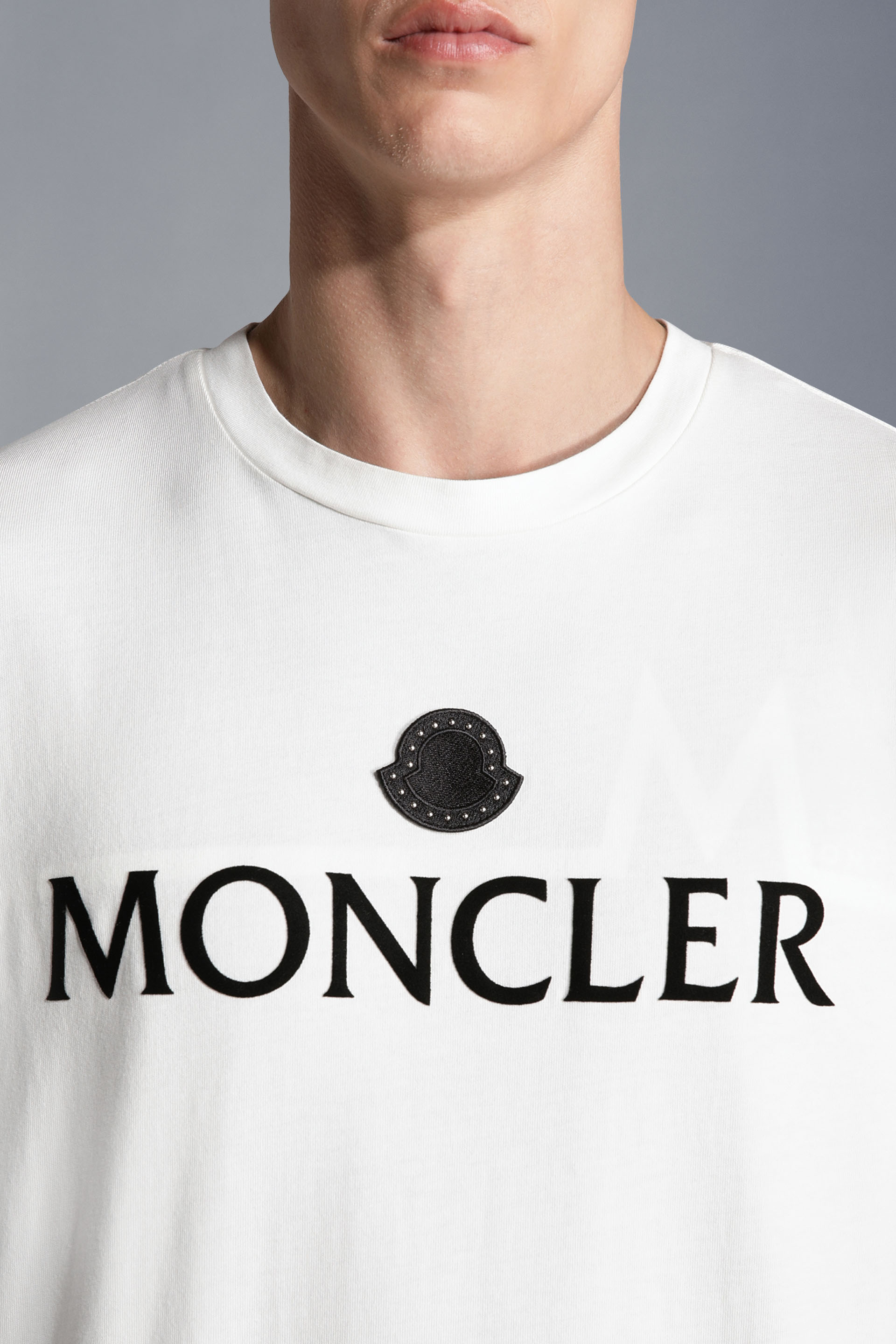 日本限定 モンクレール　ロゴモチーフパッチ 半袖Tシャツ Tシャツ/カットソー(半袖/袖なし)