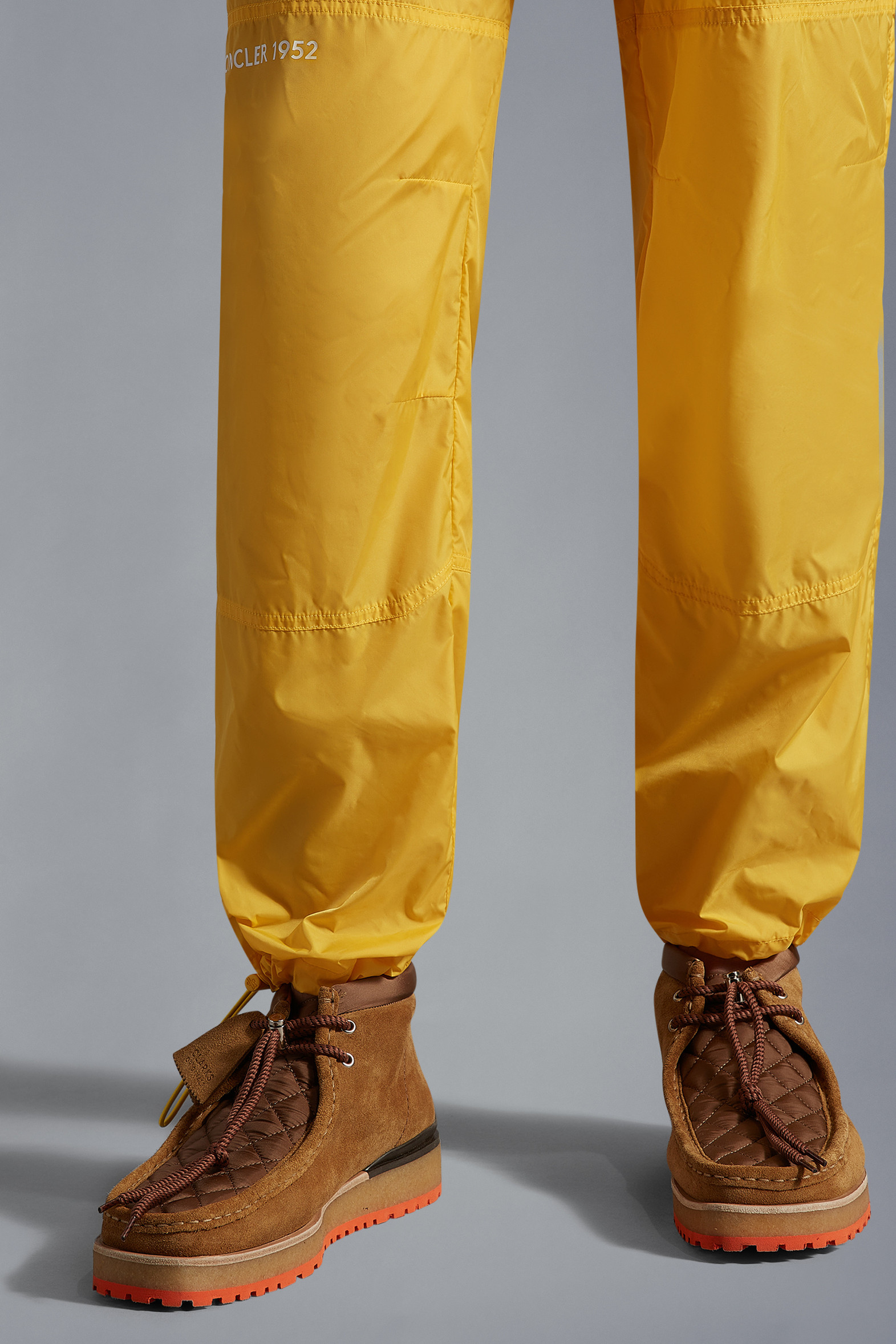 https://moncler-cdn.thron.com/delivery/public/image/moncler/H20924D00020M2284251_R/dpx6uv/std/1571x2357/wallabee-suede-shoes.jpg?scalemode=centered&adjustcrop=reduce&quality=80&format=WEBP