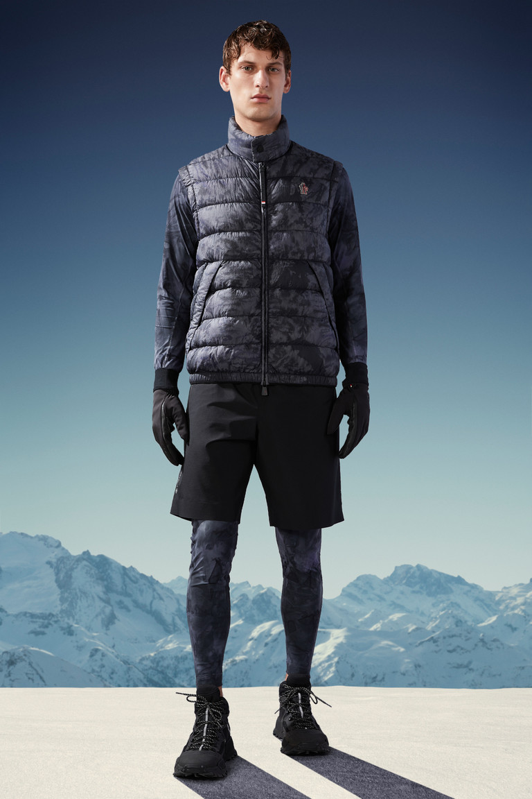 MONCLER 25S DOWN VEST 210