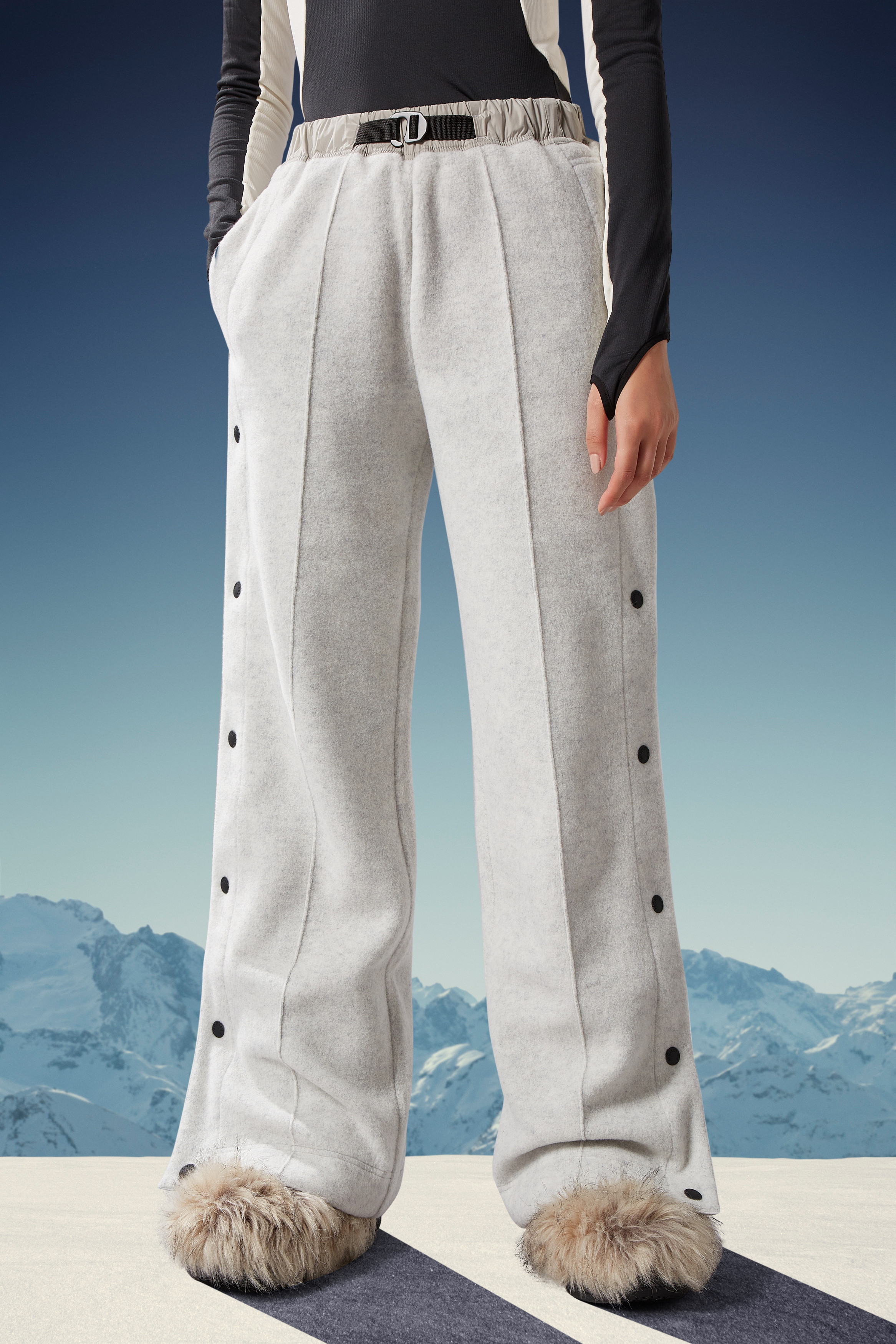 Day-namic pantalones deportivos de forro polar Moncler de Polar de color Neutro de gimnasio y entrenamiento de Pantalones de chándal y joggers Mujer Ropa de Ropa deportiva 