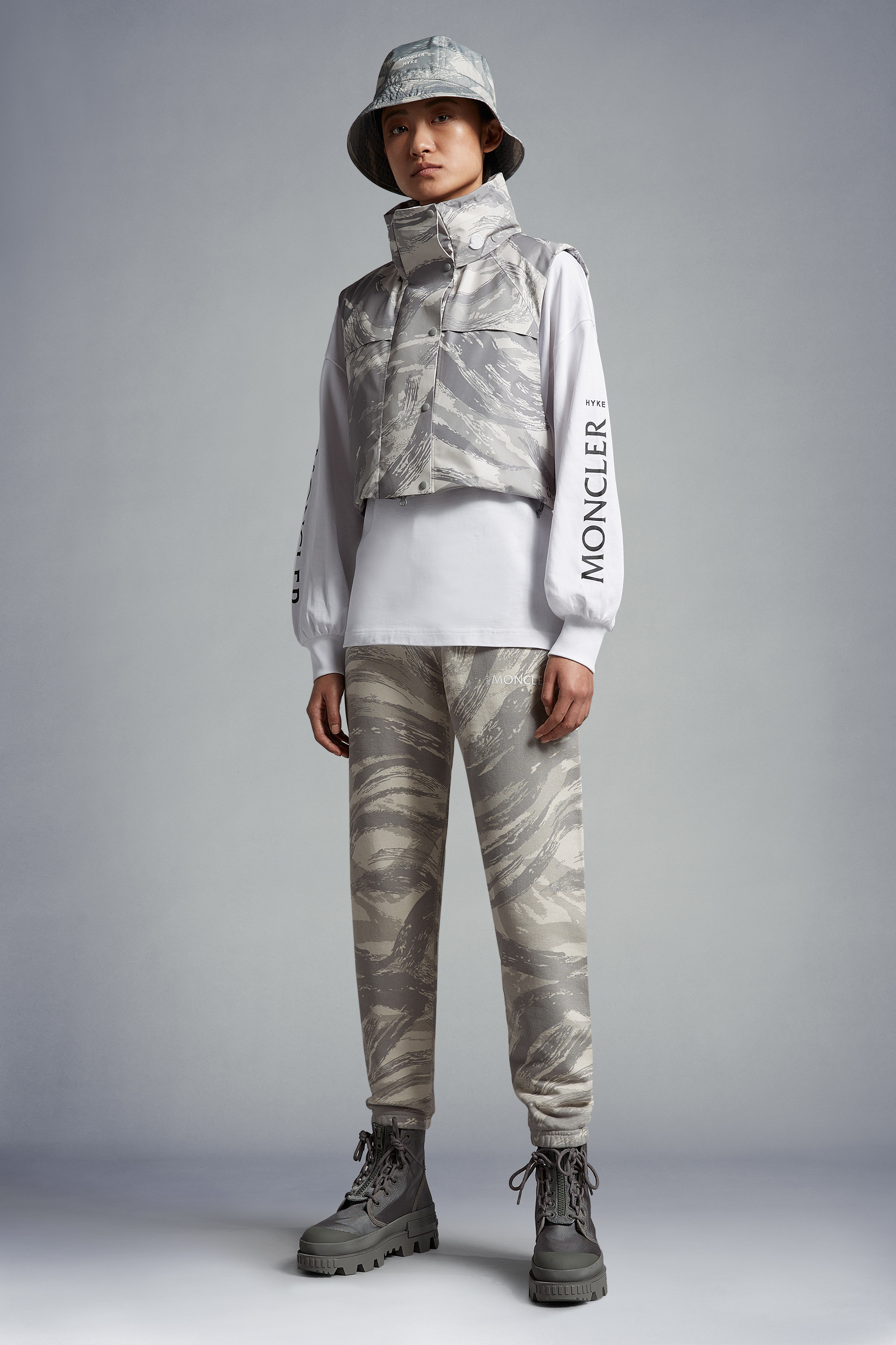 50 MONCLER HYKE レイヤードパンツ ベージュ-