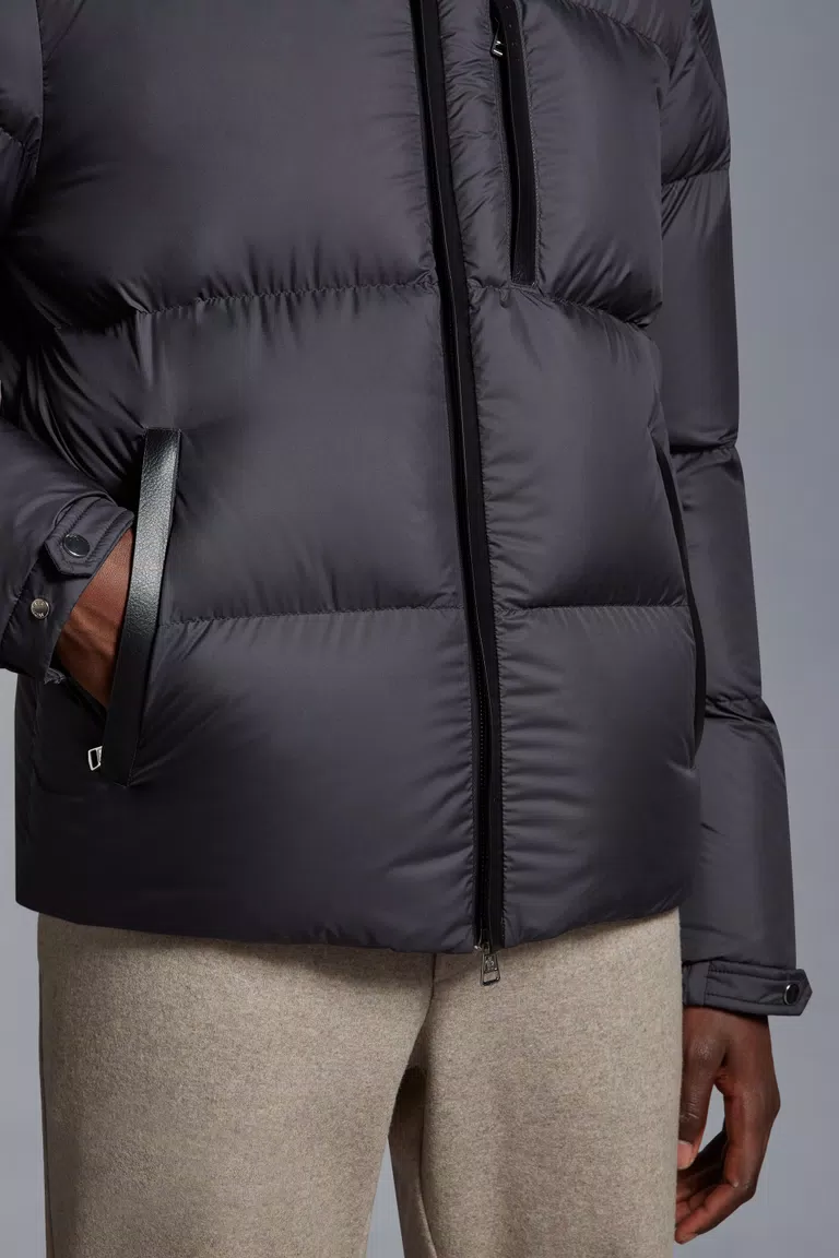 Black Besbre Short Down Jacket - Short Down Jackets for Men | Moncler SE
