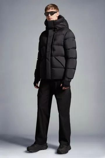 Black Vezere Short Down Jacket - Short Down Jackets for Men | Moncler DE