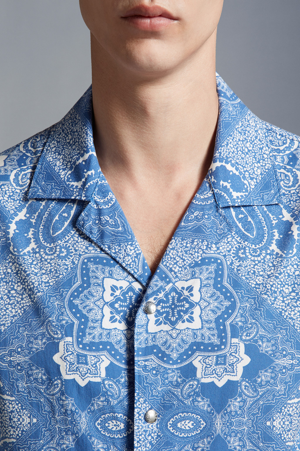 White & Blue Bandana Print Shirt - Polos & T-shirts for Men | Moncler FR