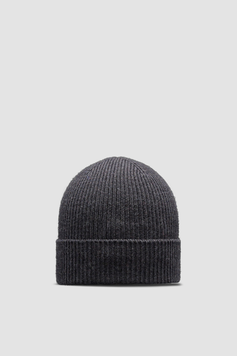 BEANIE HAT IN PALE GRAY WOOL 108746