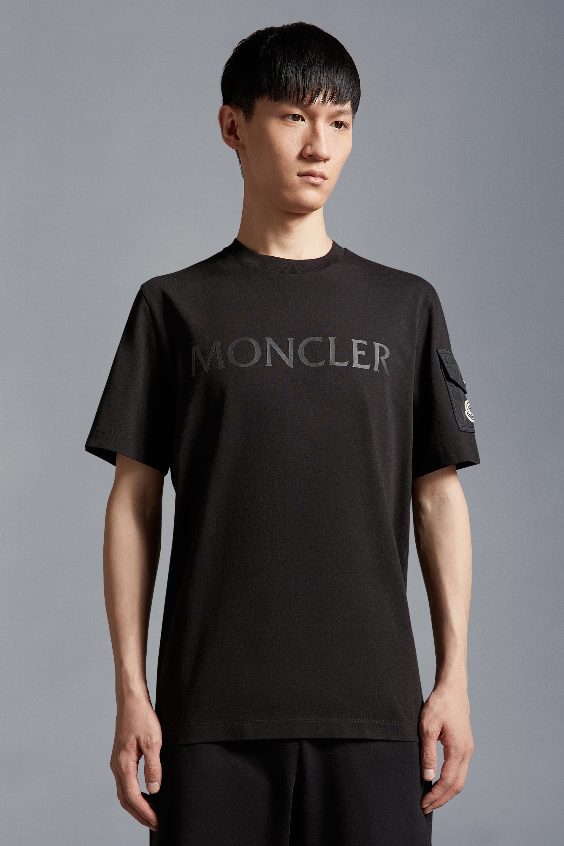 【送料無料】MONCLER（モンクレール）のTシャツ　ブラック　黒