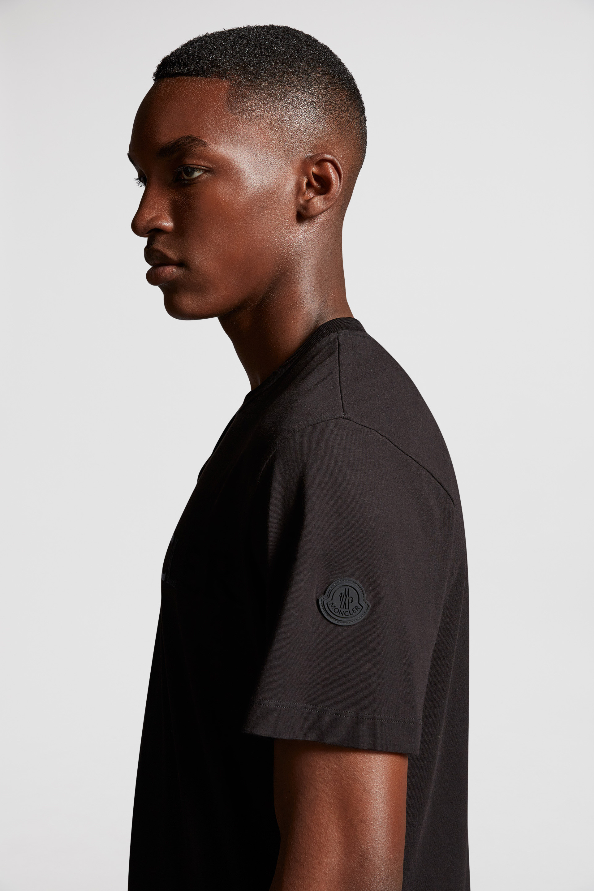 Moncler t shirt store black logo