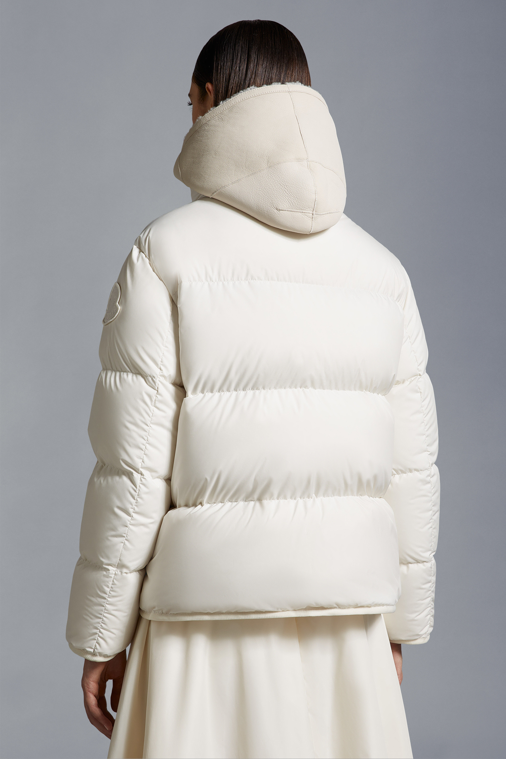 MONCLER Leichtge kurze Metallic-Effekt-Daunenjacke Blinic