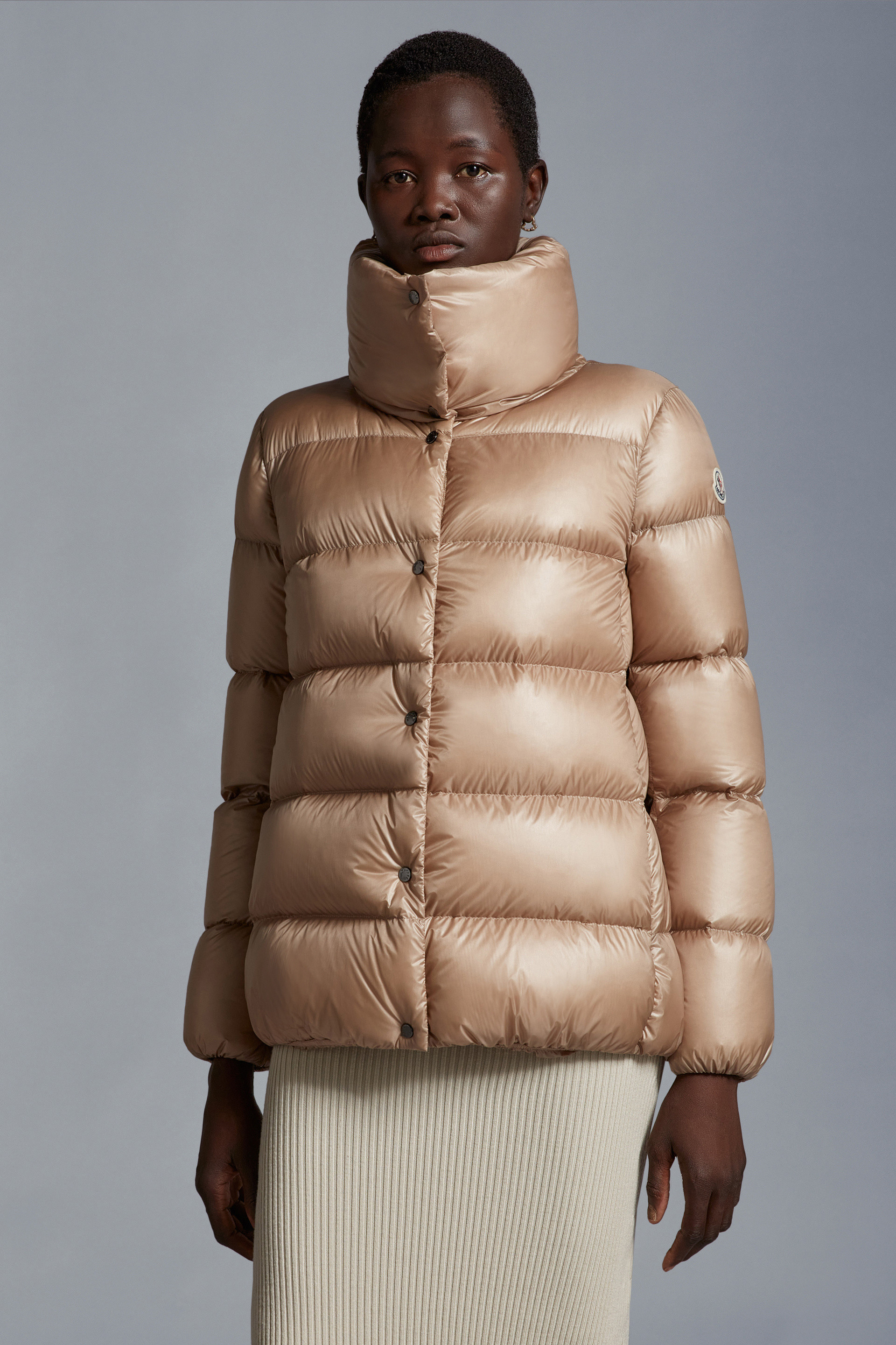 MONCLER Leichtge kurze Metallic-Effekt-Daunenjacke Blinic