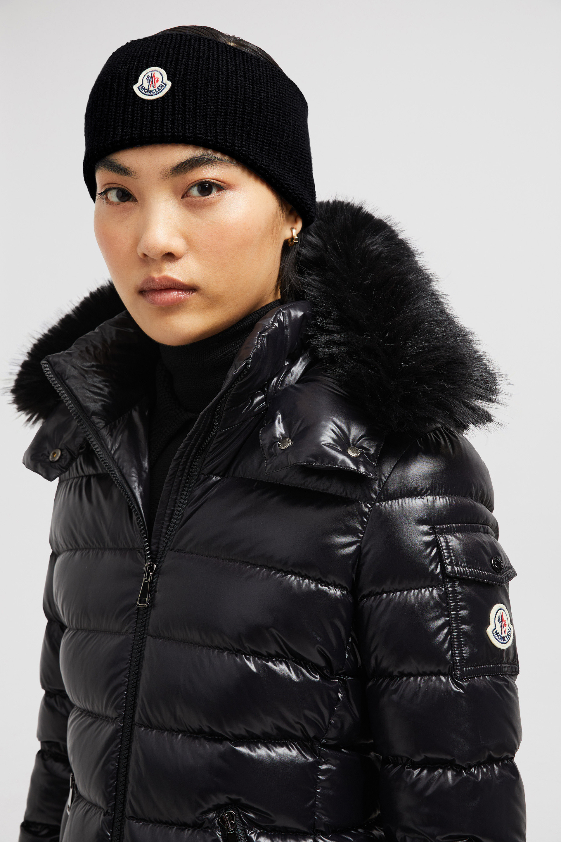 サイズ表記の数字はいくつですかMONCLER BADYFショートダウンジャケットBLACK