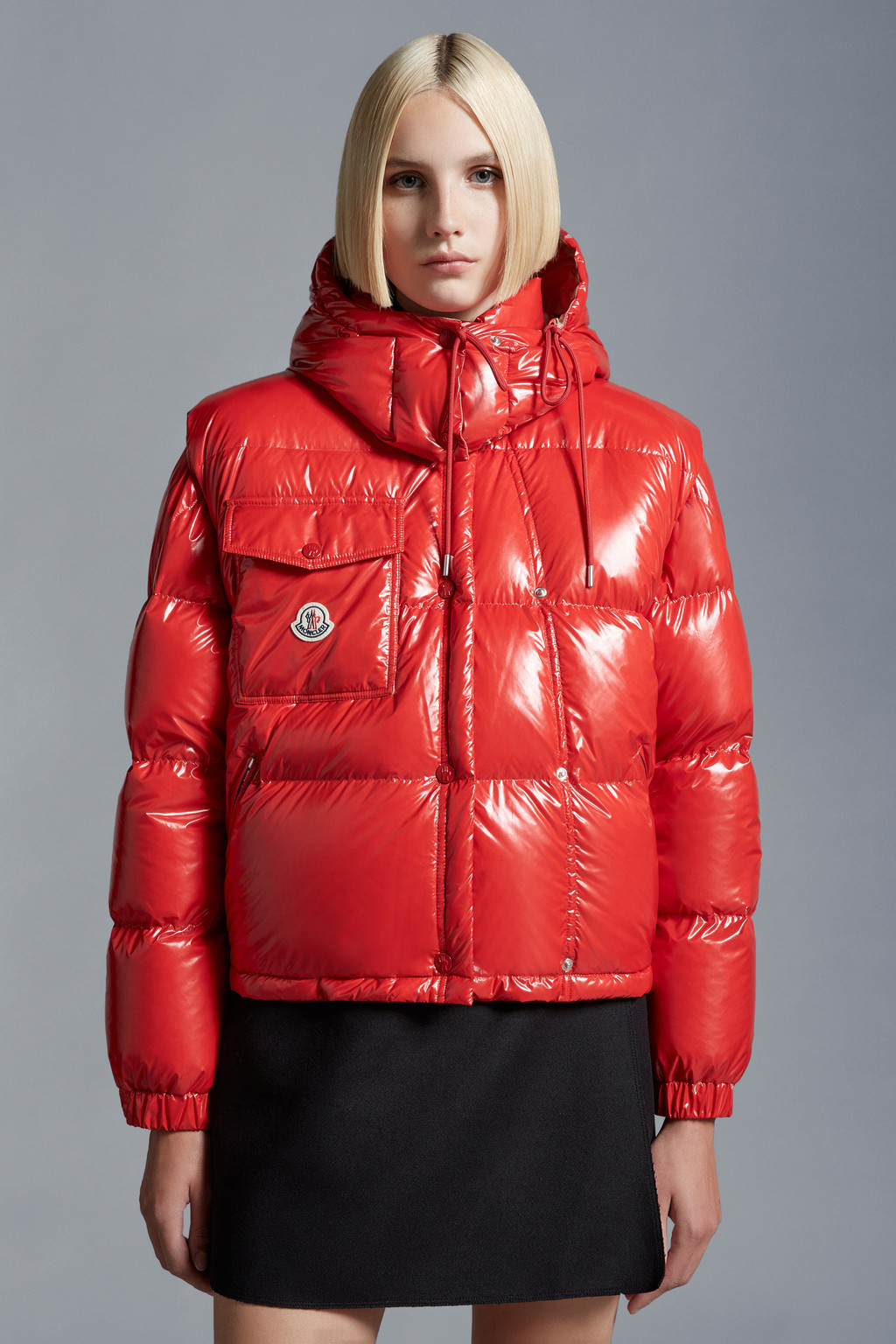 Spannende Moncler Jacke Rot Bild